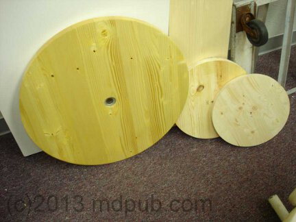 Wooden circles of different sizes.