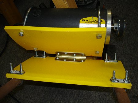 The motor mounted on a hinge.