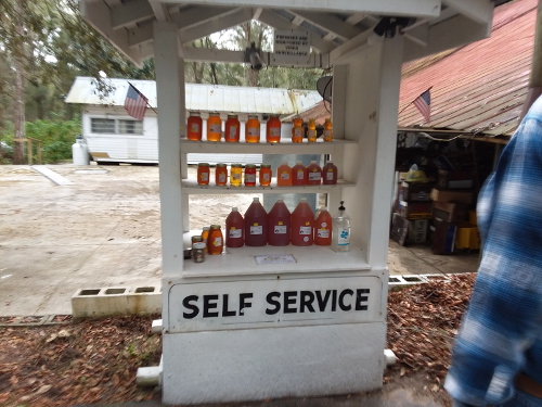 The self-service kiosk at Pasco Honey.